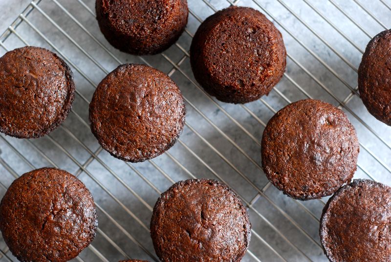 Boston brown bread muffins, cooling