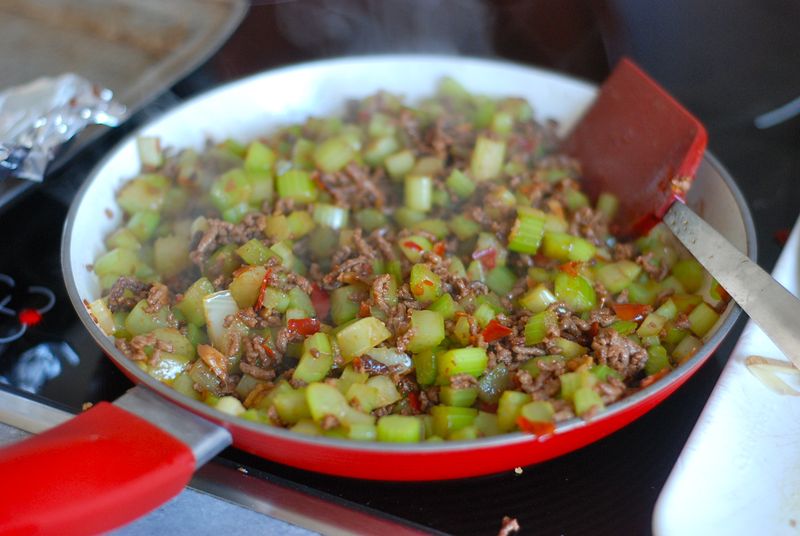Stirfrying celery and beef
