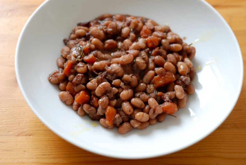 Braised beans with red wine and bacon Braised beans with red wine and bacon